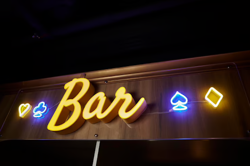 ADVPRO Insegna Luminosa LED Cowgirl Welcome To Las Vegas, 600x400 Mm, Blu E Rossa, Consumo 3W, Durata 50.000 Ore